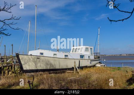 Péniche dans les douves de Wyre Borough sur l'estuaire de la rivière Wyre, Shippool, Lancashire Banque D'Images