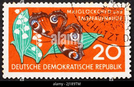 RDA - VERS 1959 : un timbre imprimé en RDA montre Lily of the Valley et Butterfly, nature, vers 1959 Banque D'Images