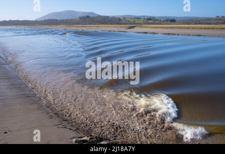 La marée a afflué le long du village de Glencarple, Dumfries et Galloway, en Écosse. Banque D'Images