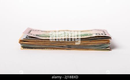 Pile de petit dollar. Tas de billets américains, vue latérale. Photo de haute qualité Banque D'Images