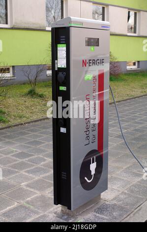 Nuremberg, Bavière, Allemagne – mars 20,2022 : station de recharge électronique du fournisseur d'énergie municipal local Banque D'Images