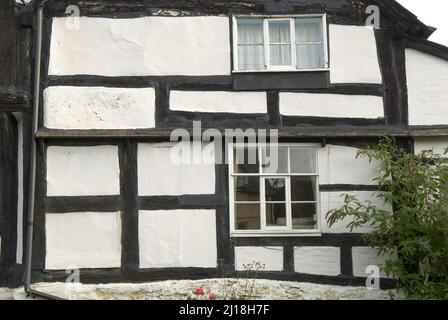 Le mur de l'ancienne maison avec un motif noir et blanc. Banque D'Images