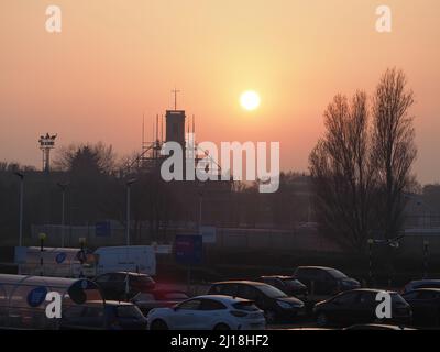 Sheerness, Kent, Royaume-Uni. 23rd mars 2022. Météo au Royaume-Uni : coucher de soleil à Sheerness, Kent. Crédit : James Bell/Alay Live News Banque D'Images