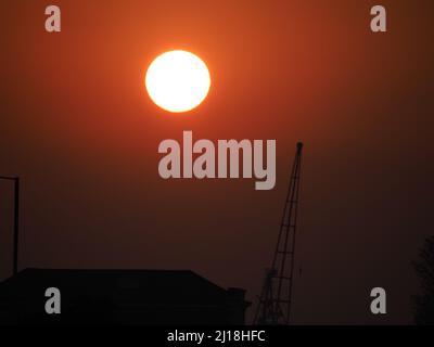 Sheerness, Kent, Royaume-Uni. 23rd mars 2022. Météo au Royaume-Uni : coucher de soleil à Sheerness, Kent. Crédit : James Bell/Alay Live News Banque D'Images