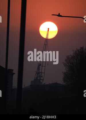 Sheerness, Kent, Royaume-Uni. 23rd mars 2022. Météo au Royaume-Uni : coucher de soleil à Sheerness, Kent. Crédit : James Bell/Alay Live News Banque D'Images