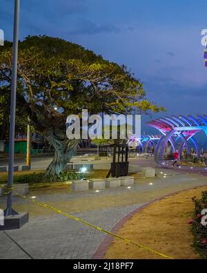 Belle vue sur le phare de Puntarenas au milieu de l'autoroute Turista au Costa Rica Banque D'Images