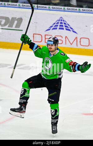 Mlada Boleslav, République tchèque. 23rd mars 2022. Ctvrtfinale jouer hors hokejove extraligy - 3. Zapas: BK Mlada Boleslav - Mountfield Hradec Kralove, 23. Brezna 2022 v Mlade Boleslavi. Autor prvniho golu Milos Kelemen z Boleslavi. Banque D'Images