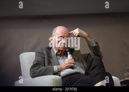 BORIS CYRULNIK participe à une conférence solo à Menton, dans le sud de la France, sur la Côte d'Azur. Mars 23rd, FAMA © Fausto Marci Banque D'Images