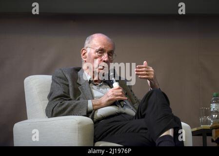 BORIS CYRULNIK participe à une conférence solo à Menton, dans le sud de la France, sur la Côte d'Azur. Mars 23rd, FAMA © Fausto Marci Banque D'Images