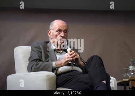 BORIS CYRULNIK participe à une conférence solo à Menton, dans le sud de la France, sur la Côte d'Azur. Mars 23rd, FAMA © Fausto Marci Banque D'Images