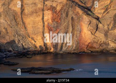 Péninsule volcanique de Sao Lourenco, gros plan, rochers colorés, côte rocheuse, falaises, Ponta de San Lorenzo, Madère, Portugal Banque D'Images