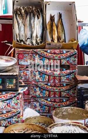 Poisson séché, poisson fumé, marché de Ballaro, le plus ancien marché de la rue de Palerme, quartier Albergheria, Palerme, Sicile, Italie Banque D'Images