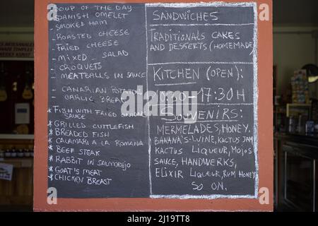 Menu au Restaurant, Mountain Village Masca dans les montagnes Teno, Masca, Masca, Tenerife, Espagne Banque D'Images