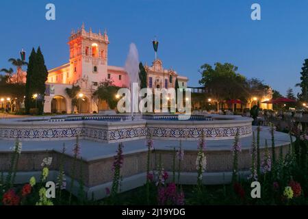 23 mars 2022, San Diego, Californie, États-Unis: Une nouvelle fontaine avec des fleurs au parc Balboa à San Diego, Californie, le mercredi 23rd mars 2022. (Image de crédit : © Rishi Deka/ZUMA Press Wire) Banque D'Images