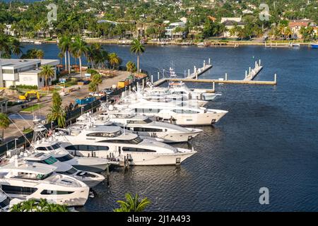 Fort Lauderdale, États-Unis - 19 septembre 2019 : Marina d'en haut avec yachts à fort Lauderdale Banque D'Images