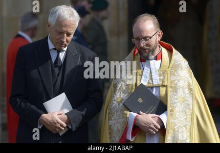 Le révérend Anthony ball, recteur de l'église St Margare et évêque adjoint du diocèse d'Égypte, quitte le service commémoratif pour Dame Vera Ly Banque D'Images