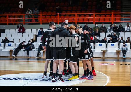 Patra, Lombardie, Grèce. 23rd mars 2022. Virtus Segafredo Bologna joueurs lors du match EUROCUP 7days entre Promitheas Patras et Virtus Bologna à Dimitris Tofalos Arena le 23 mars 2022 à Patra, Grèce. (Image de crédit : © Stefanos Kyriazis/ZUMA Press Wire) Banque D'Images