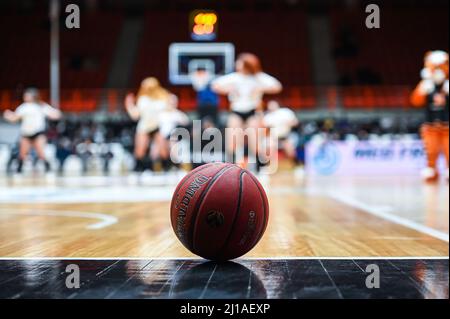 Patra, Lombardie, Grèce. 23rd mars 2022. Un basket-ball lors du match Eurocup 7days entre Promitheas Patras et Virtus Bologna à Dimitris Tofalos Arena le 23 mars 2022 à Patra, Grèce. (Image de crédit : © Stefanos Kyriazis/ZUMA Press Wire) Banque D'Images