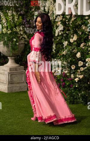 LONDRES, ANGLETERRE - 22 MARS : Munroe Bergdorf participe à la première mondiale de la saison 2 'Bridgerton' au Tate Modern le 22 mars 2022 à Londres, en Angleterre Banque D'Images