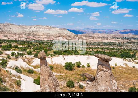 Trois grâces ou UC Guzeller dans le parc national de Cappadoce Urgup Turquie. Banque D'Images