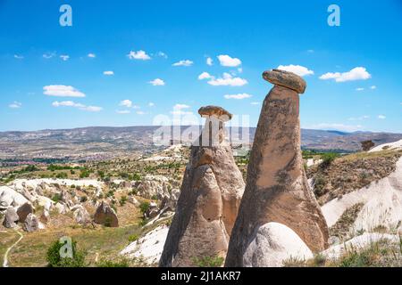 Trois grâces ou UC Guzeller dans le parc national de Cappadoce Urgup Turquie. Banque D'Images