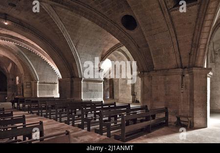 Frankr St-Gilles-du-Gard Abteikirche 60067 Krypta Innenraum nach Südosten mit flach gespanntem Kreuzrippengewölbe und nach burgundischem Vorbild gesta Banque D'Images