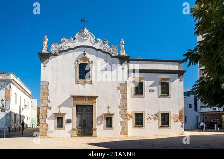 Église historique nommée Nossa Senhora do PE da Cruz dans le centre-ville de Faro, Algarve, Portugal Banque D'Images