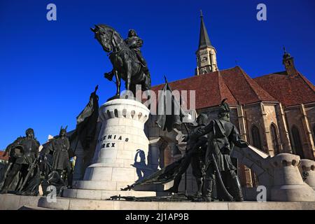 Reiterstandbild von Matthias Corvinus, Matthias Rex und Die Klausenburger Michaelskirche in Cluj-Napoca, deutsch Klausenburg, ist das bedeutendste BEI Banque D'Images