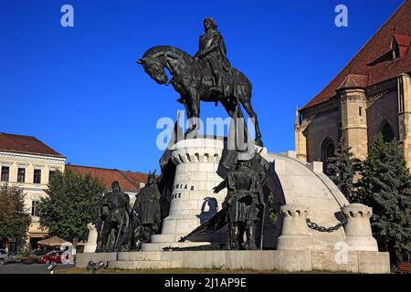 Reiterstandbild von Matthias Corvinus, Matthias Rex und Die Klausenburger Michaelskirche in Cluj-Napoca, deutsch Klausenburg, ist das bedeutendste BEI Banque D'Images