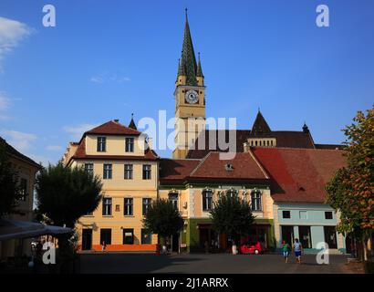 Medias, deutsch Mediasch, früher Medwisch ist eine Stadt in Siebenbürgen im Kreis Sibiu, Rumänien, Die Margarethenkirche, die für ihren schiefen Turm Banque D'Images