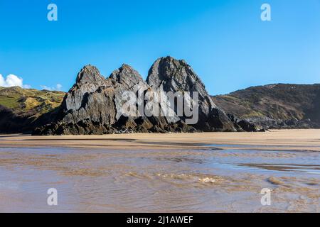 Three Cliffs Bay, autrement Three Cliff Bay, est une baie située sur la côte sud de la péninsule de Gower, dans la ville et le comté de Swansea, au pays de Galles. Banque D'Images