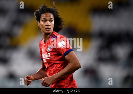 Turin, Italie. 23 mars 2022. Wendie Renard, de l'Olympique Lyonnais, se présente lors du match de football de la première jambe de la finale de la Ligue des champions de l'UEFA entre le Juventus FC et l'Olympique Lyonnais. Credit: Nicolò Campo/Alay Live News Banque D'Images