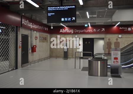 Berlin, Allemagne. 23rd mars 2022. Le terminal 2, qui fait partie de l'aéroport de Berlin Brandenburg 'Willy Brandt', est vu le 3 mars 2022, à Berlin-Schonefeld, en Allemagne. Credit: Ales Zapotocky/CTK photo/Alamy Live News Banque D'Images