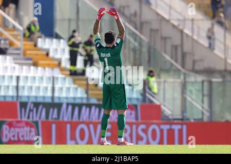 Parme, Italie. 26th févr. 2022. Gianluigi Buffon de Parme Calcio réagit lors du match série B entre Parme Calcio et SPAL au stade Ennio Tardini Banque D'Images