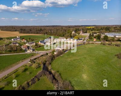 VILLAGE DE GOUVILLE, MESNIL-SUR-ITON, TIRÉ D'UN DRONE, EURE, NORMANDIE, FRANCE Banque D'Images