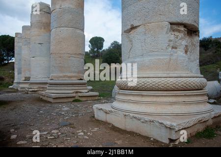 Sardes et le Temple d'Artemis. La ville de Sardes, dont l'histoire date de près de 1000 av. J.-C. a servi de capitale du Lydian Kingdo Banque D'Images