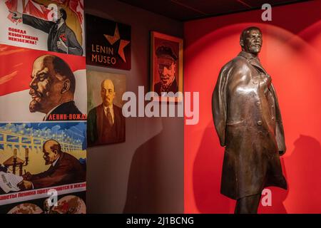 REPRÉSENTATION DE LÉNINE, MUSÉE LÉNINE DANS LA SALLE DES TRAVAILLEURS DE TAMPERE OÙ VLADIMIR ILITCH LENINE ET JOSEPH STALINE SE SONT RÉUNIS SECRÈTEMENT EN 1905, QUARTIER DE KAAKINMAA, TAMPERE, FINLANDE, EUROPE Banque D'Images