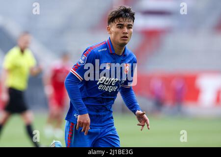 DÜSSELDORF, ALLEMAGNE - MARS 24: Manfred Ugalde du FC Twente lors du match amical entre Fortuna Dusseldorf et le FC Twente au Merkur Spielarena le 24 mars 2022 à Düsseldorf, Allemagne (photo de Marcel ter Bals/Orange Pictures) Banque D'Images