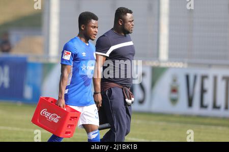 Ville de Gelsenkirchen, Allemagne. 24th mars 2022. Firo : 03/24/2022 Fuvuball, 2.Bundesliga, saison 2021/2022, FC Schalke 04 - FC Utrecht Test Match GERALD ASAMOAH AVEC DANIEL KYEREWAA/dpa/Alamy Live News Banque D'Images