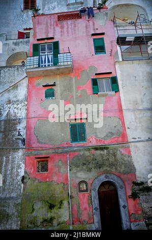 Une maison dans la vieille ville fortifiée de Terra Murata sur l'île italienne de Procida Banque D'Images