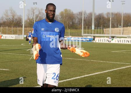 Ville de Gelsenkirchen, Allemagne. 24th mars 2022. Firo : 03/24/2022 Fuvuball, 2.Bundesliga, saison 2021/2022, FC Schalke 04 - FC Utrecht test Match Salif Sane crédit: dpa/Alay Live News Banque D'Images