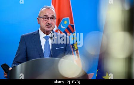 Berlin, Allemagne. 24th mars 2022. Gordan Grlic Radman, Ministre des affaires étrangères de la Croatie, prenant la parole lors d'une conférence de presse après sa rencontre avec le Ministre des affaires étrangères Baerbock au Bureau fédéral des affaires étrangères. Credit: Bernd von Jutrczenka/dpa Pool/dpa/Alay Live News Banque D'Images