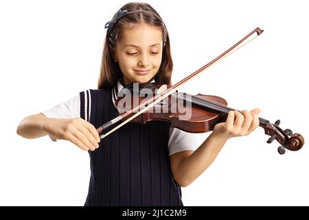 Fille dans un uniforme d'école jouant un violon isolé sur fond blanc Banque D'Images