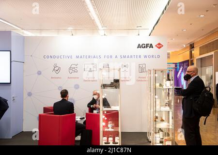 Munich, Allemagne. 24th mars 2022. Agfa au salon de Lopec le 24 mars 2022 à Munich, Allemagne. Le LOPEC est un salon annuel pour les produits électriques biologiques et imprimés. (Photo par Alexander Pohl/Sipa USA) crédit: SIPA USA/Alay Live News Banque D'Images