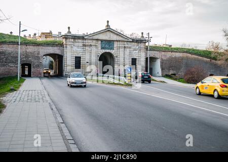 Novi Sad, Serbie - 16 mars 2019 : vue sur la porte de Belgrade dans la forteresse de Petrovaradin à Petrovaradin, Novi Sad, Serbie. Image éditoriale. Banque D'Images