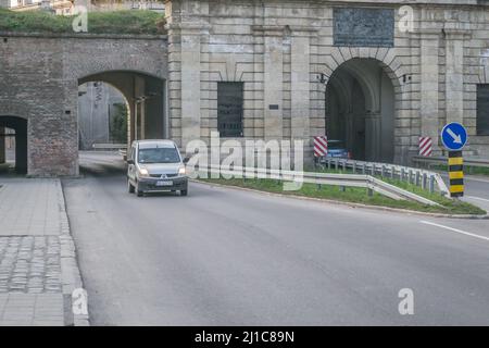 Novi Sad, Serbie - 16 mars 2019 : vue sur la porte de Belgrade dans la forteresse de Petrovaradin à Petrovaradin, Novi Sad, Serbie. Image éditoriale. Banque D'Images