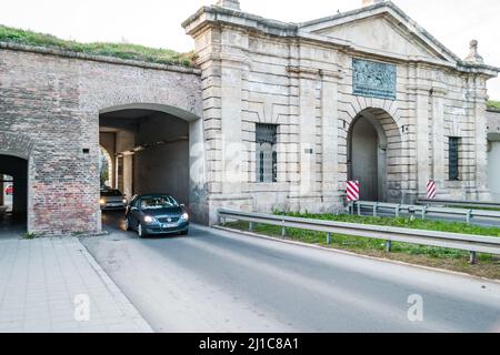 Novi Sad, Serbie - 16 mars 2019 : vue sur la porte de Belgrade dans la forteresse de Petrovaradin à Petrovaradin, Novi Sad, Serbie. Image éditoriale. Banque D'Images