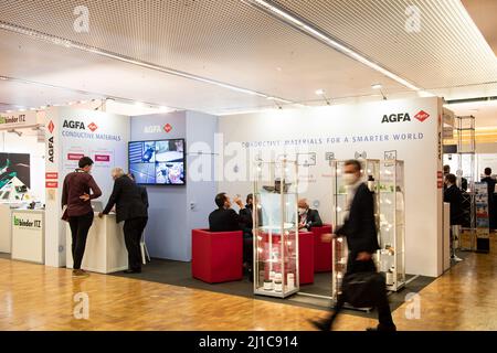 Munich, Allemagne. 24th mars 2022. Agfa au salon de Lopec le 24 mars 2022 à Munich, Allemagne. Le LOPEC est un salon annuel pour les produits électriques biologiques et imprimés. (Photo par Alexander Pohl/Sipa USA) crédit: SIPA USA/Alay Live News Banque D'Images