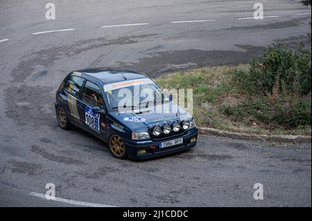 Un gros plan d'un rallye d'asphalte Renault Clio 16v MKI en 9 Lloret de Mar Banque D'Images