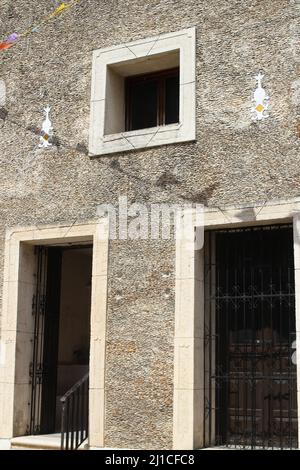 IZAMAL, YUCATAN, MEXIQUE - 31 OCTOBRE 2016 la ville de collines portes et fenêtres Banque D'Images